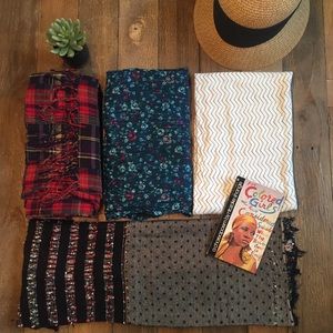 Set of 4 everyday scarves